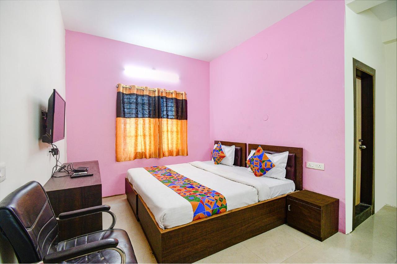 Hotel Fabexpress Sr à Bārang Extérieur photo