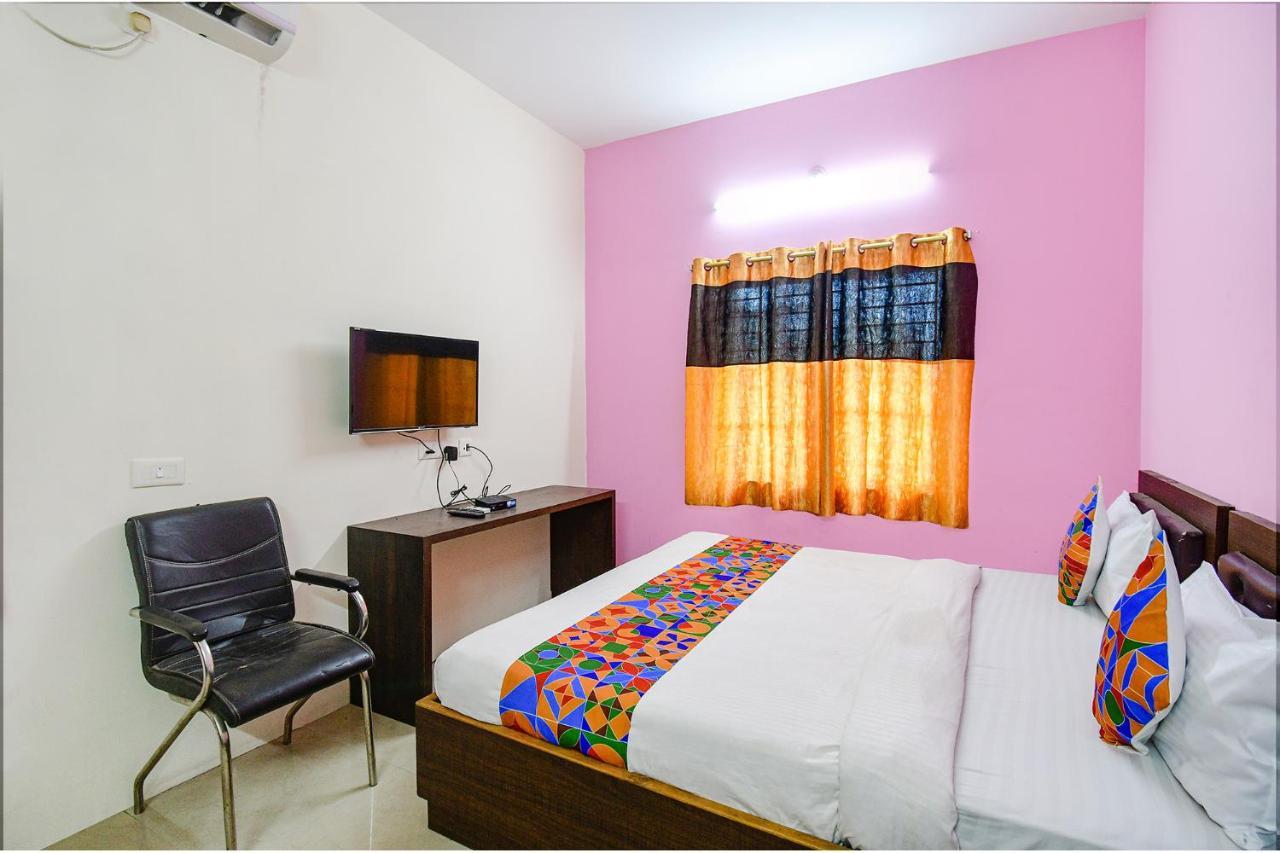 Hotel Fabexpress Sr à Bārang Extérieur photo