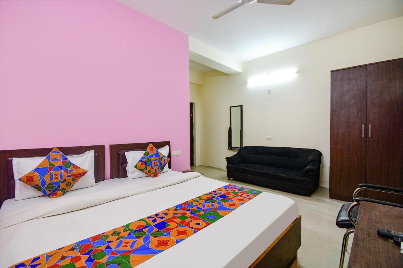 Hotel Fabexpress Sr à Bārang Extérieur photo