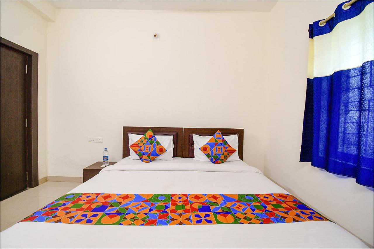 Hotel Fabexpress Sr à Bārang Extérieur photo