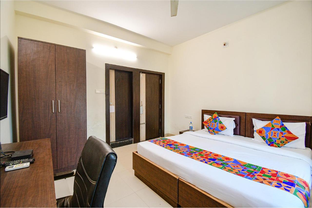 Hotel Fabexpress Sr à Bārang Extérieur photo